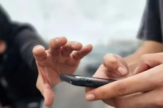 Robo de celular en Palpalá: delincuente arrebata teléfono a mujer en la calle
