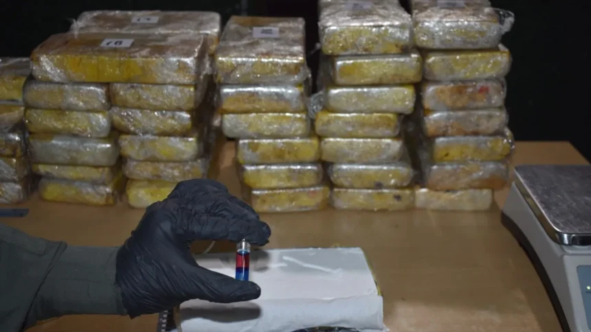 Gendarmería decomisa 42 kilos de cocaína en un vehículo en la Ruta Nacional 34