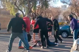 Vecinos capturaron y golpearon a un ladrón de cámaras en Alto Comedero