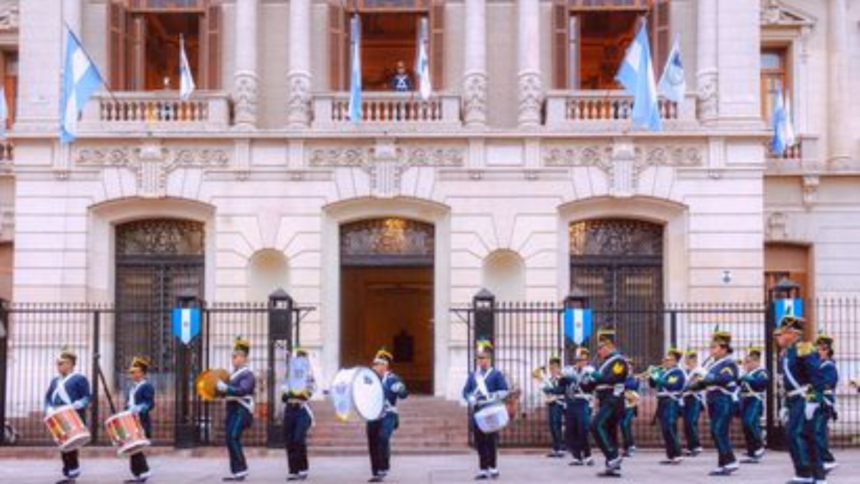 La vigilia patria en Jujuy convocó a miles de personas en Plaza Belgrano