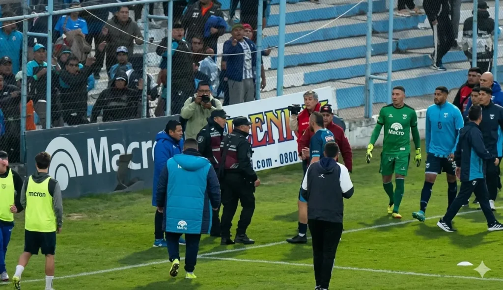 Investigan el accionar de la policía durante el clásico en Salta