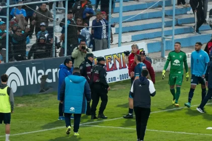 Investigan el accionar de la policía durante el clásico en Salta