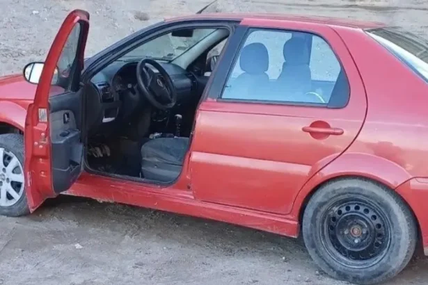 Hallazgo insólito: detuvieron a un ladrón durmiendo en el asiento trasero de un auto en Alto Comedero