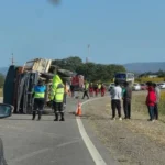 Violento choque y vuelco en Ruta 34 entre camión y camioneta