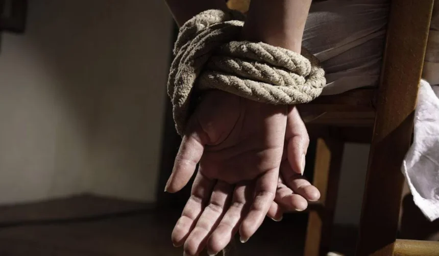 Mujer simuló su secuestro con bebé para ayudar a ex pareja a pagar deuda