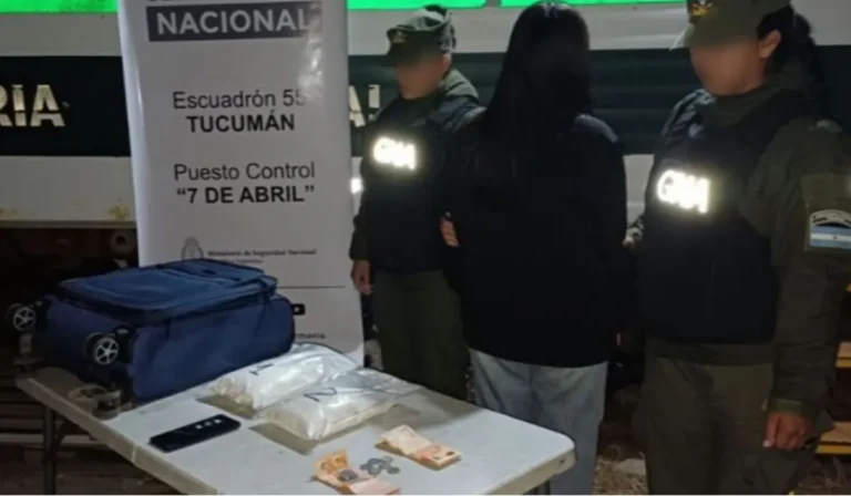 Detienen a una mujer con más de dos kilos de cocaína en el doble fondo de su valija