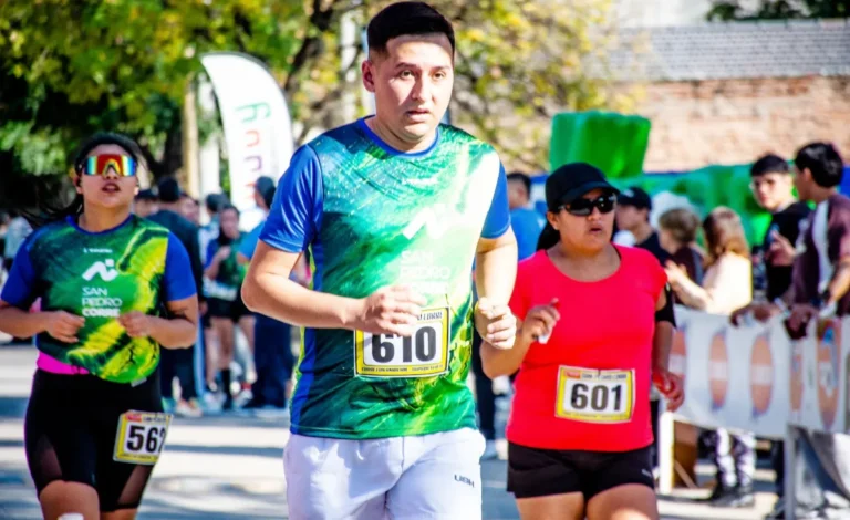 Más de mil atletas participaron en la octava edición de San Pedro Corre