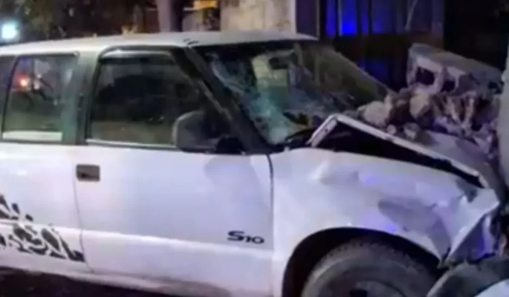 Choque alcoholizado en San Pedro: conductor con 2.5 de alcohol destruyó pared