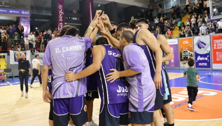 El Carmen Básquet perdió ante Montmartre y la serie decisiva se define este martes