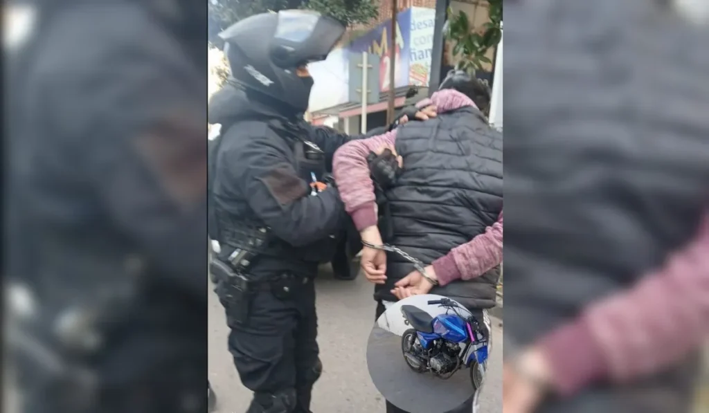 Detuvieron a conductor que circulaba en contramano con motocicleta sin llave