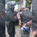Detuvieron a conductor que circulaba en contramano con motocicleta sin llave