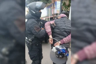 Detuvieron a conductor que circulaba en contramano con motocicleta sin llave