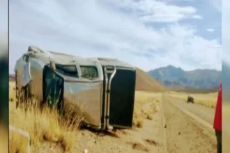 Vuelco de camioneta en Puna: docentes y agente sanitario resultaron heridos