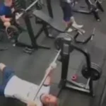 Accidente en gimnasio de San Pedro: hombre golpeado por barra de pesas