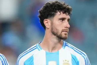 Marcos Senesi reemplaza a Leonardo Balerdi en la convocatoria de la Selección para el Mundial