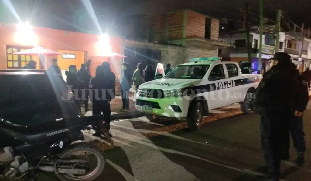 Homicidio en Alto Comedero: joven apuñalado por la espalda muere en comercio