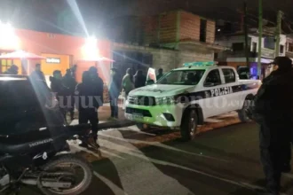 Homicidio en Alto Comedero: joven apuñalado por la espalda muere en comercio