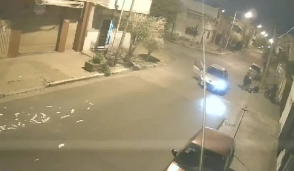 Robo a motociclista en Perico: delincuentes lo atropellaron para asaltarlo