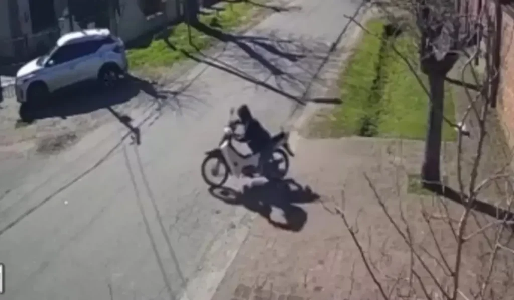 Robo de moto en Monterrico: se la llevaron en diez minutos a plena luz del día