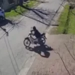Robo de moto en Monterrico: se la llevaron en diez minutos a plena luz del día