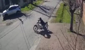 Robo de moto en Monterrico: se la llevaron en diez minutos a plena luz del día
