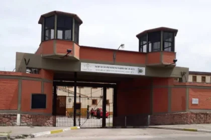 Incendio en cárcel Gorriti: dos internos hospitalizados, uno en estado grave