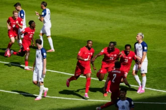 Canadá logra empate ante Bosnia en su debut mundialista