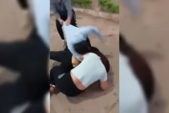 Violenta pelea entre dos mujeres en la plaza central de Yuto