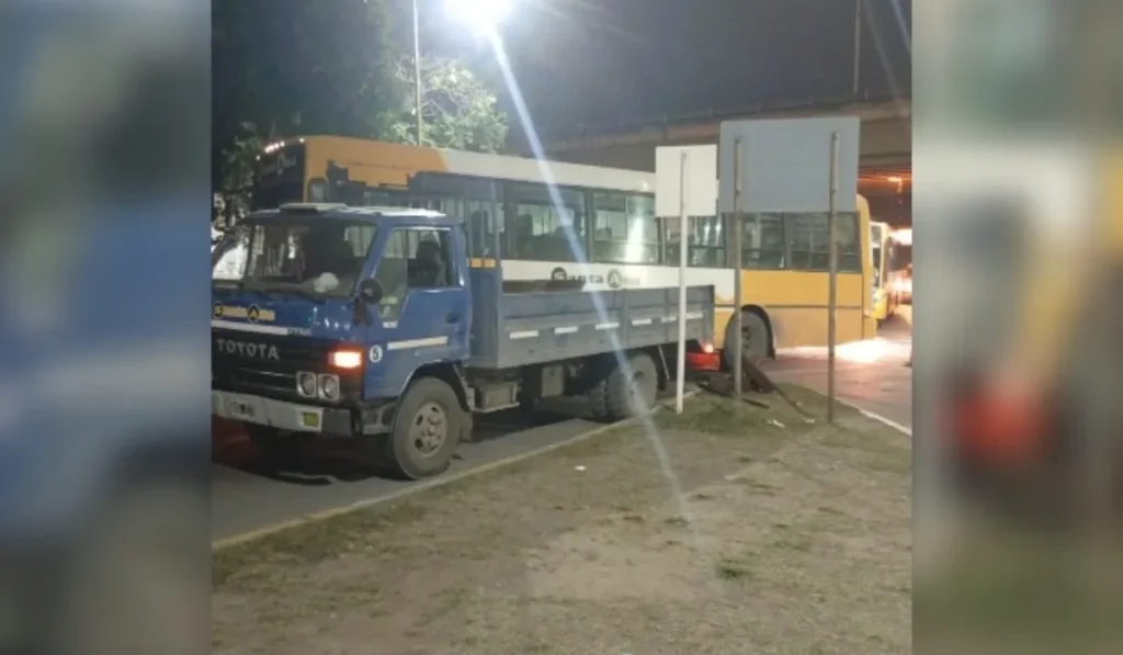 Avería de colectivo Santa Ana: falla en la dirección genera caos en acceso a Capital