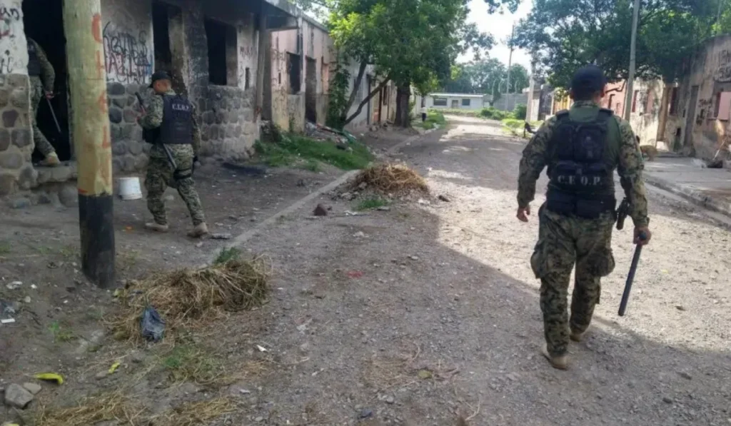 Operativo de élite contra el narcomenudeo en Monterrico con allanamientos simultáneos