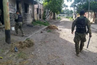 Operativo de élite contra el narcomenudeo en Monterrico con allanamientos simultáneos
