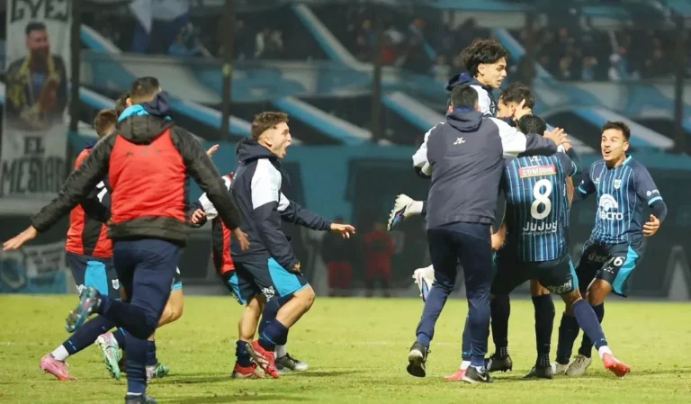 Gimnasia recibe a Nueva Chicago en busca de la punta de la Zona B