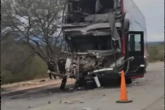 Trágico choque de colectivo en Salta: un muerto y 24 heridos
