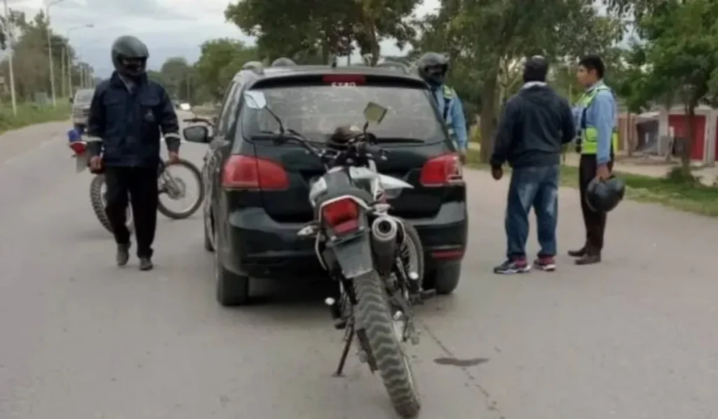 Remisero denunciado en Perico por agredir a una colega y pelear con su esposo