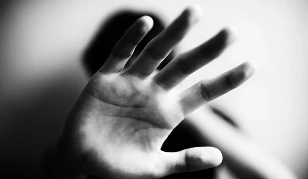 Detuvo a su ex pareja y a sus dos hijas: las mantuvo secuestradas durante dos días