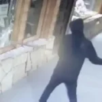 Palpalá: agresión violenta de un hombre contra su ex pareja en un local comercial