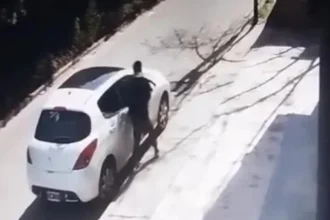 Robo de auto en Palpalá: sustraen bolso y usan tarjeta robada