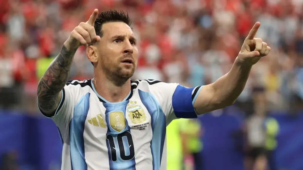 Messi marcó dos goles y Argentina se clasificó a la próxima ronda