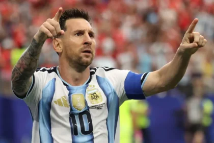 Messi marcó dos goles y Argentina se clasificó a la próxima ronda