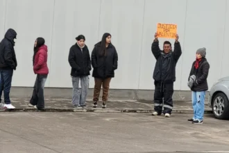 Muerte de Valentín Llampa: familiares y amigos se congregaron en la morgue