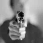 Ex penitenciario amenaza a su familia con arma en barrio Cuyaya