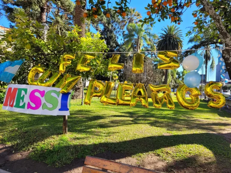 Homenaje a Messi en Plaza Belgrano por su cumpleaños