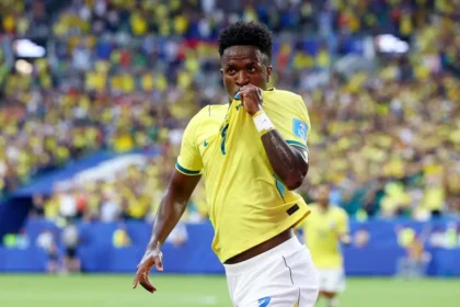 Brasil goleó 3 a 0 a Escocia y avanzó como líder del Grupo C