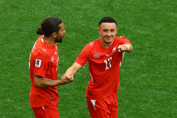 Suiza se impone ante Canadá con marcador de 2 a 1 y avanza como líder del Grupo B
