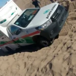 Ambulancia atrapada en arena en la Puna: emergencia médica en la Ruta Provincial 11