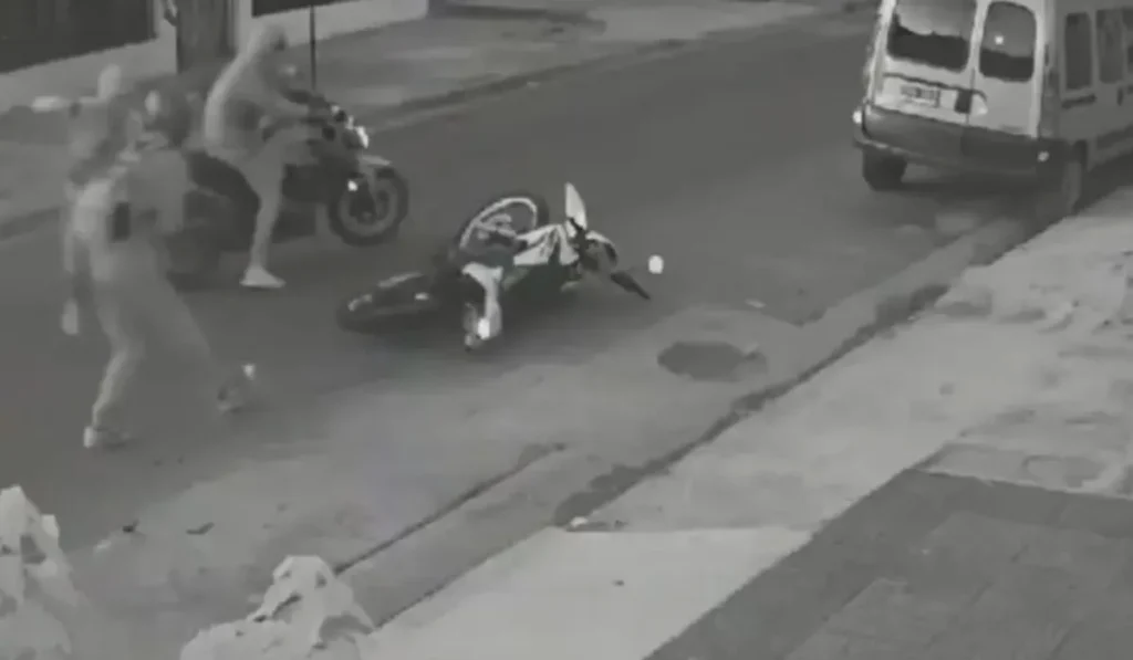 Violento robo de moto en Palpalá: dos delincuentes atacaron a golpes a un vecino
