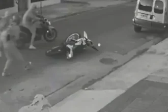 Violento robo de moto en Palpalá: dos delincuentes atacaron a golpes a un vecino