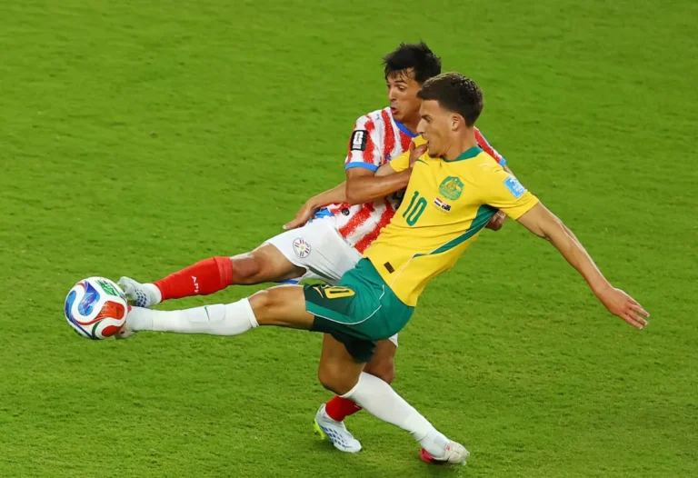 Australia se clasificó tras empatar sin goles con Paraguay