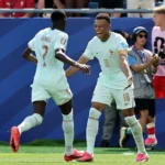 Francia goleó a Noruega 4-1 y aseguró el primer lugar del Grupo I