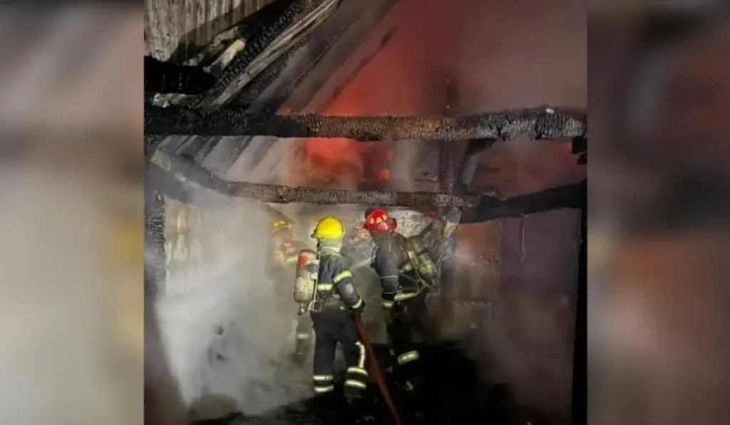 Incendio en Palma Sola: una abuela de 77 años pierde su hogar por completo